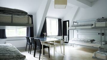 Room, Shared Bathroom (6 Beds)