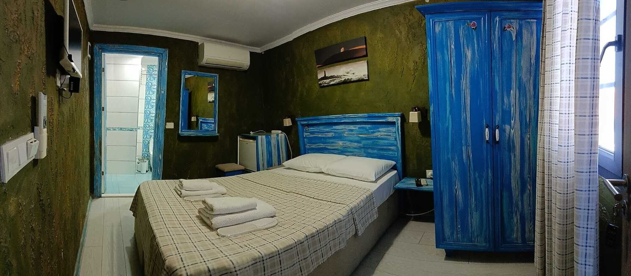 Quarto casal | Escrivaninha, roupa de cama