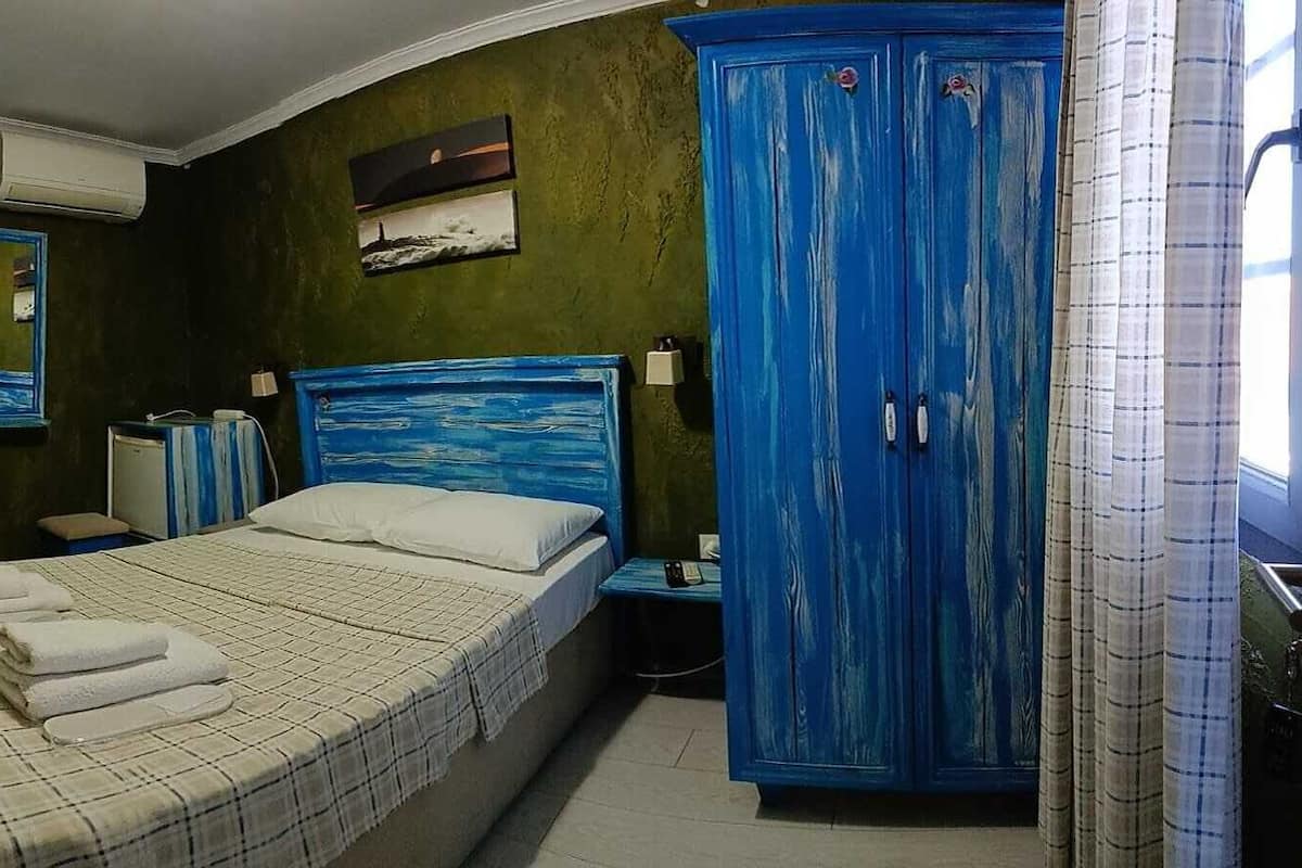 Quarto casal | Escrivaninha, roupa de cama