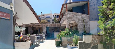 Vista frontal de la propiedad