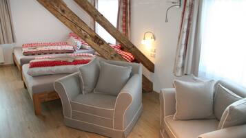 1 Schlafzimmer, Daunenbettdecken, Zimmersafe, individuell dekoriert