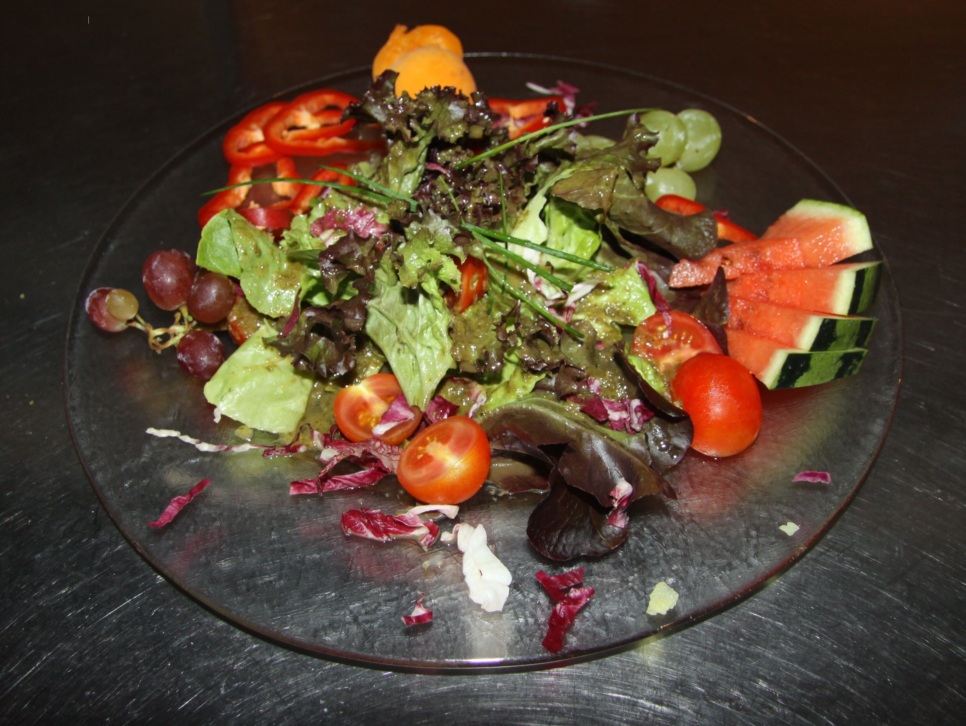 full-sized fridge, microwave, oven, stovetop