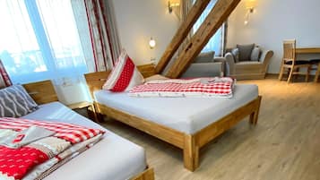 Daunenbettdecken, Zimmersafe, individuell dekoriert