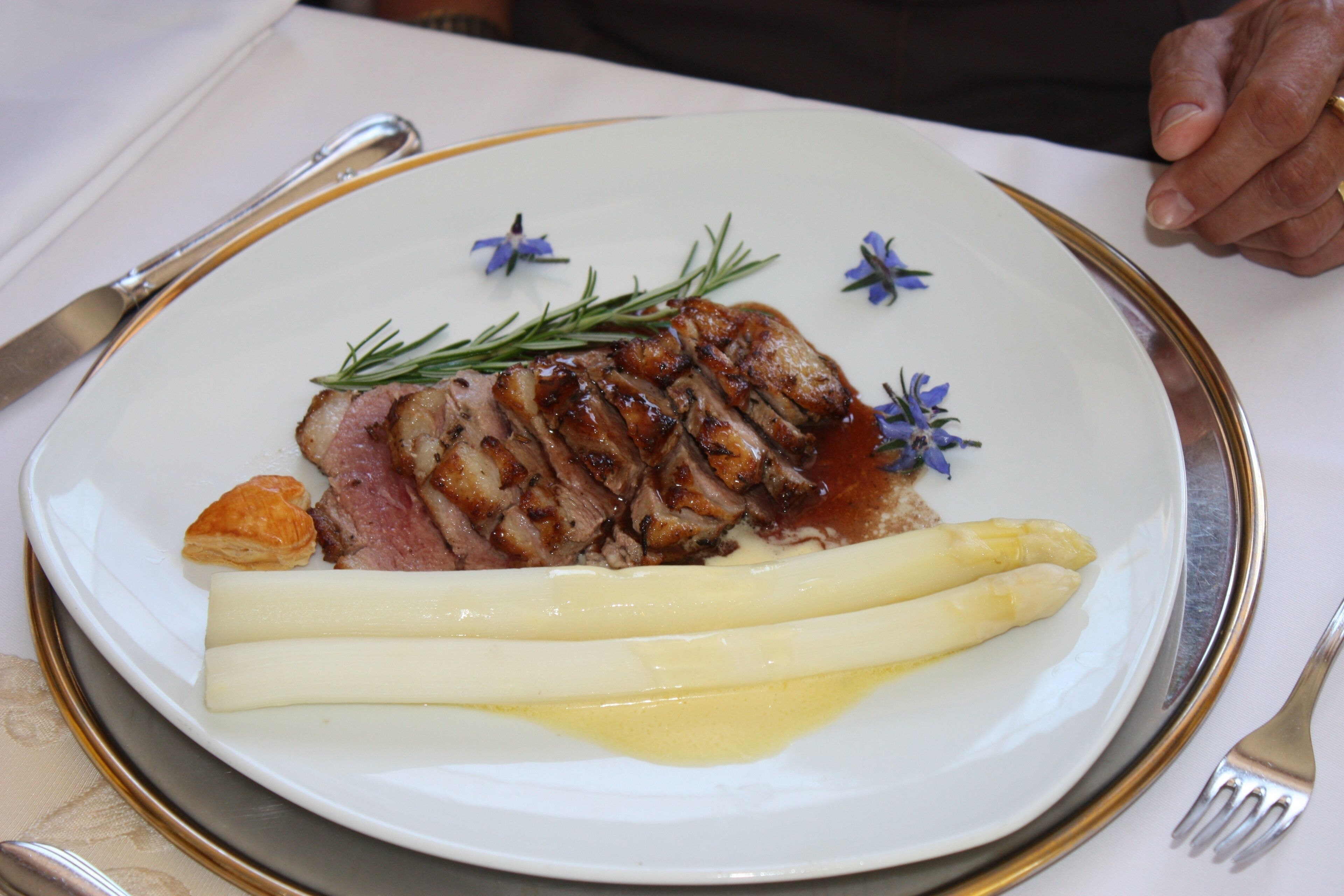 4 restaurants, breakfast, lunch served; local and international cuisine