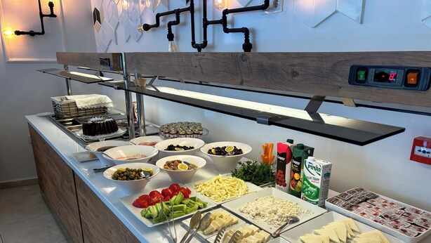 Free daily buffet breakfast  - Gulluk Life Hotel (Milas)