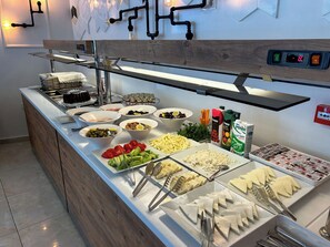 Buffet déjeuner gratuit tous les jours