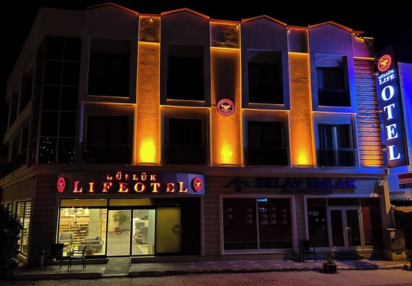 Front of property - Gulluk Life Hotel (Milas)