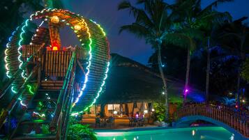 Outdoor pool, pool umbrellas, sun loungers