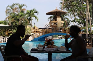 Daily buffet breakfast for a fee