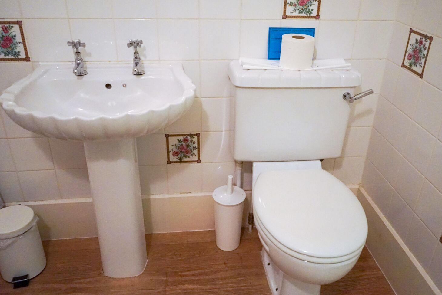 standard double room, 1 king bed (manor ) | bathroom | free toiletries, hair dryer, towels