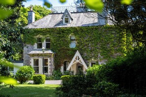 Front of property - Penmorvah Manor Hotel (Falmouth)