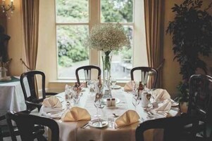 Café da manhã, almoço e jantar; culinária britânica 