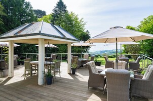 Se sirven desayunos, almuerzos y cenas; cocina británica