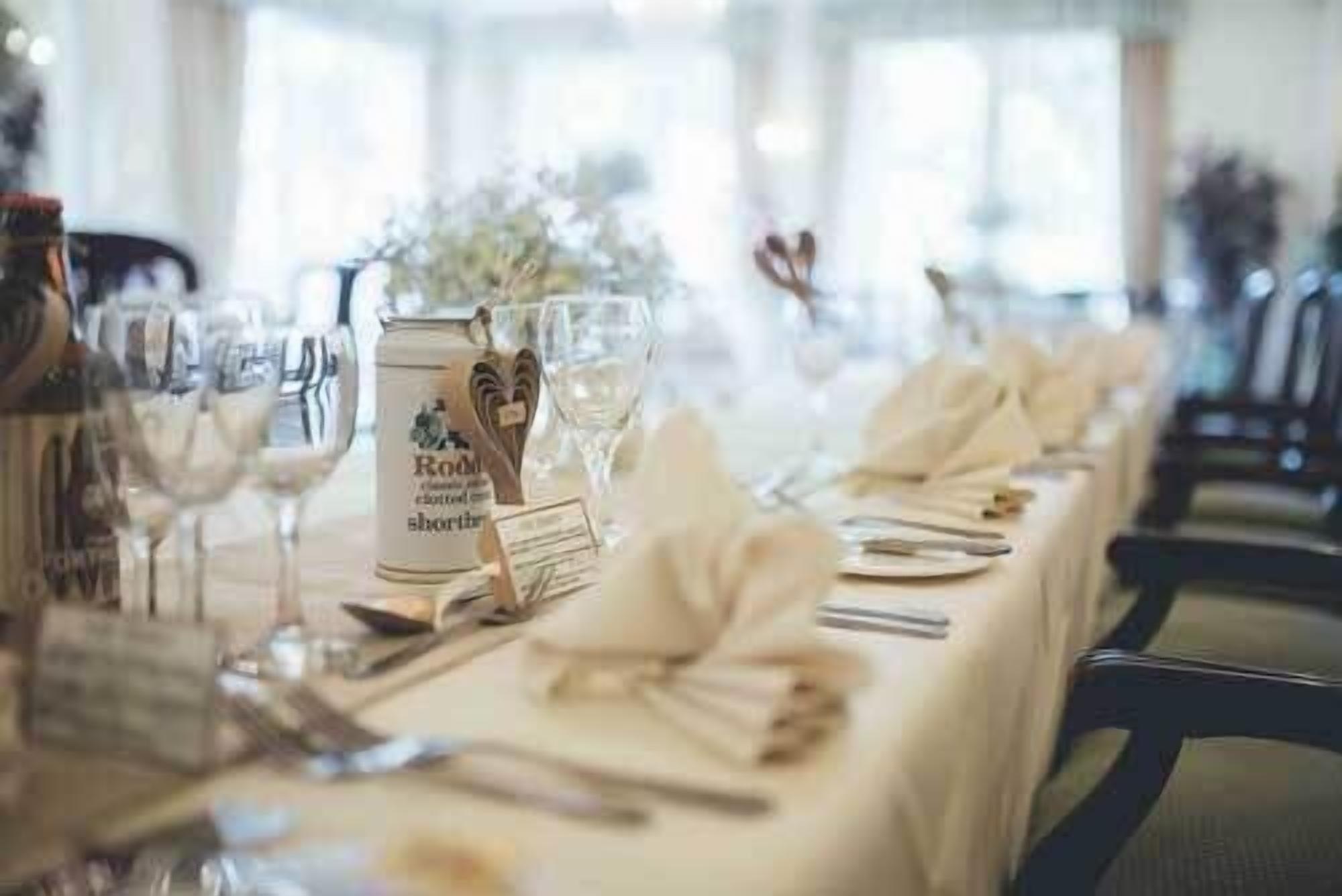 breakfast, lunch, dinner served; british cuisine