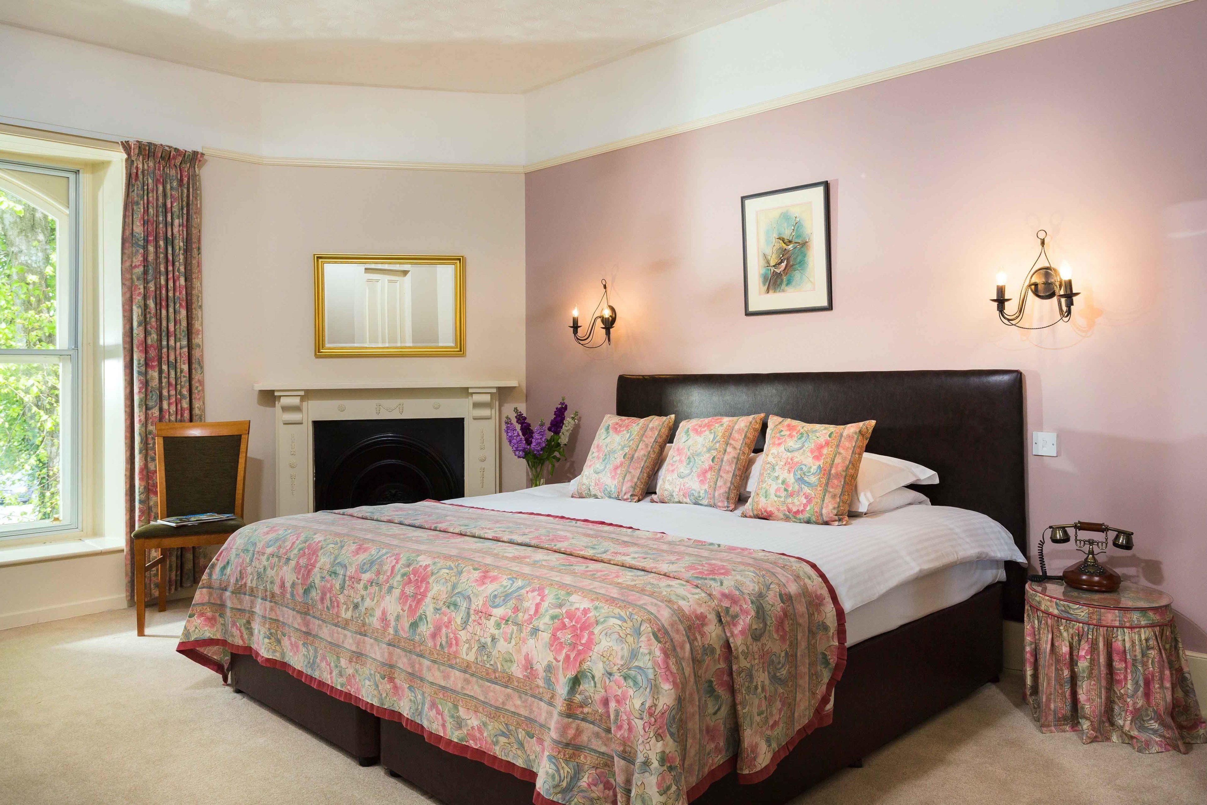 standard double room, 1 king bed (manor ) | 1 bedroom, iron/ironing board, free wifi, bed sheets