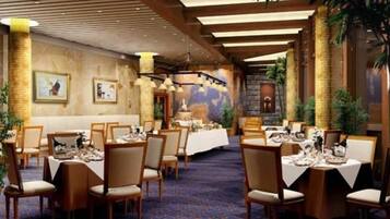 Daily buffet breakfast (CNY 60 per person)