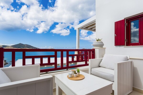 Habitación doble, vista al mar | Caja de seguridad en la habitación, escritorio y insonorización 