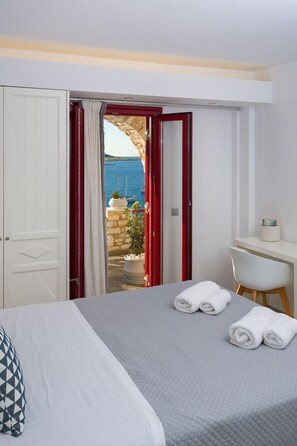 Double Room, Sea View | In-room safe, desk, soundproofing, iron/ironing board - Katerina Mare (Paros)
