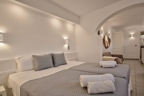 Triple Room, Sea View | In-room safe, desk, soundproofing, iron/ironing board - Katerina Mare (Paros)