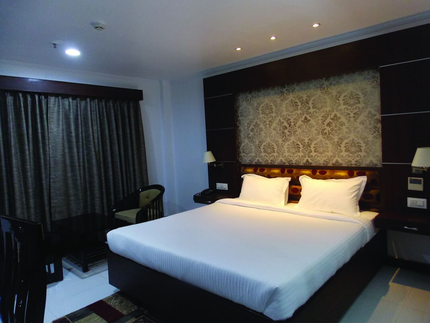 egyptian cotton sheets, premium bedding, memory-foam beds, desk