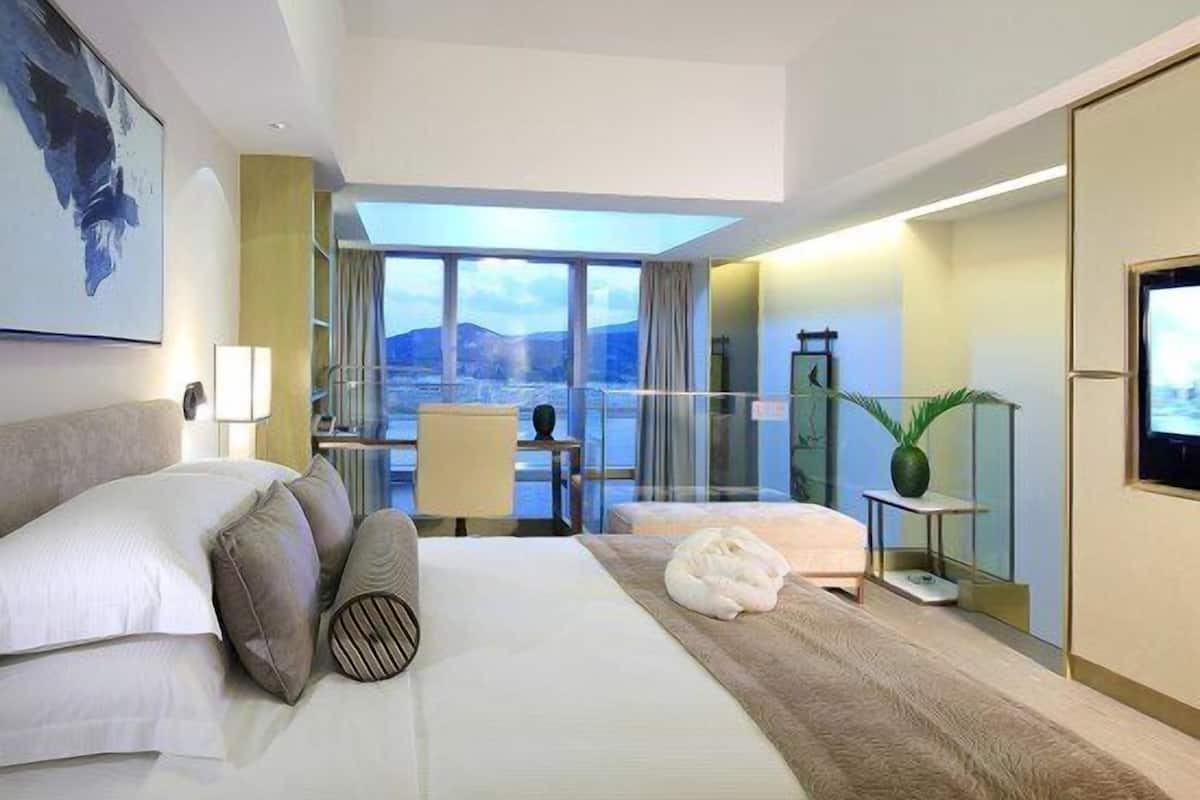 One-bedroom Business Suite