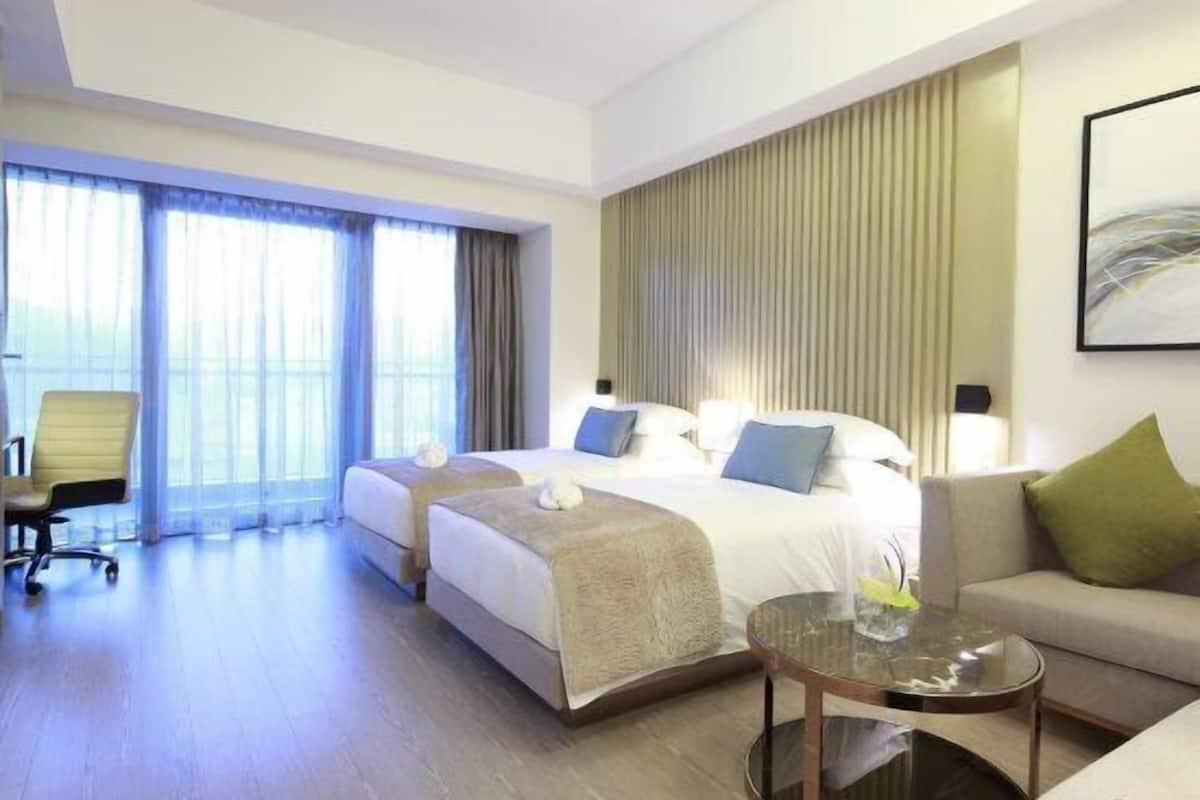 Superior Sea View Twin Bed