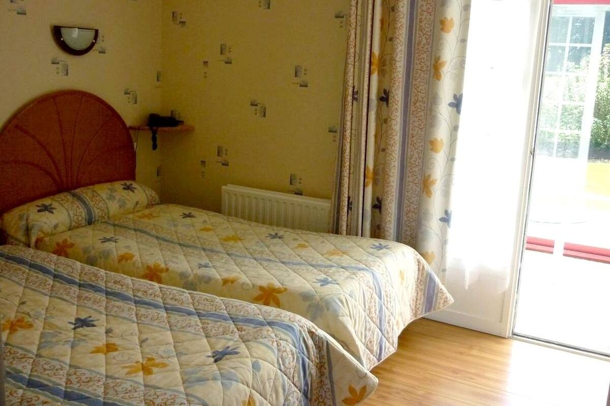 Zweibettzimmer, Badewanne
