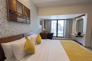 Suite | Premium bedding, down duvets, minibar, individually decorated - Pride Biznotel Alkapuri (Vadodara)