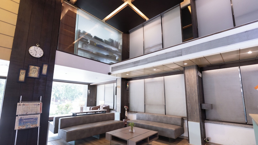 Pride Biznotel Alkapuri