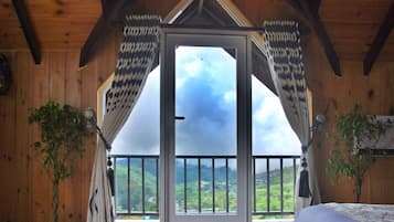 Kamar Double Grand | Seprai Frette Italia, seprai premium, busa memori, dan Wi-Fi gratis