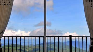 Signature Double Room, 1 King Bed, Mountain View, Mountainside | Terrace/patio