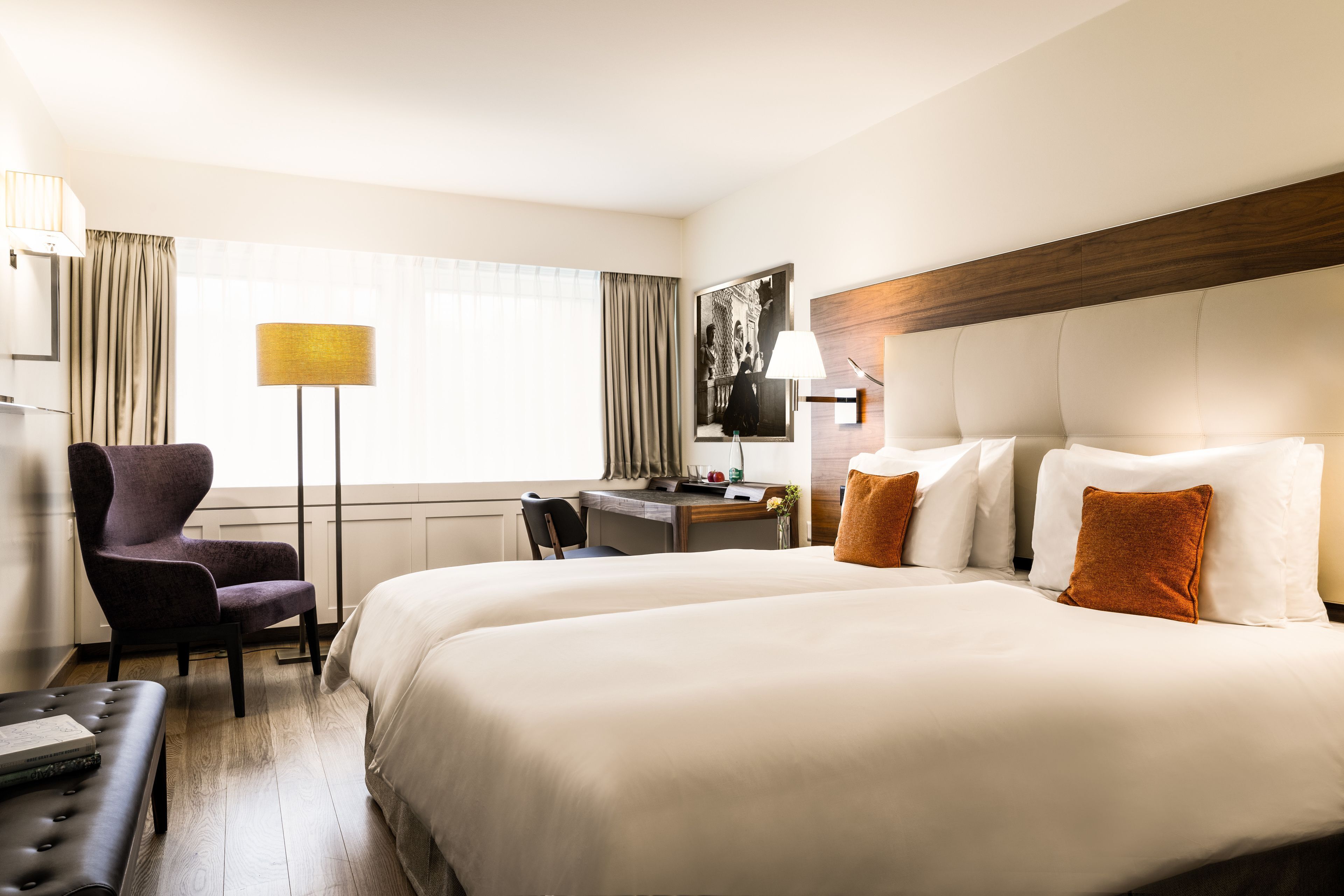 Caja fuerte, escritorio, wifi gratis y ropa de cama