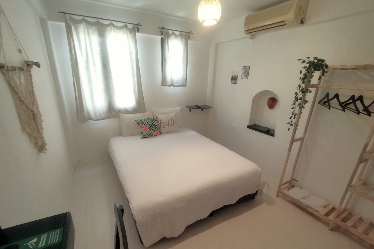 Standard Double Room | Iron/ironing board, free WiFi, bed sheets