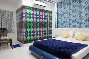 Luxury-Zimmer (AC) | Hochwertige Bettwaren, schallisolierte Zimmer, kostenloses WLAN