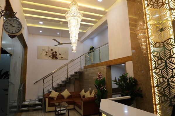 Lobby - Hotel Pearl (Navi Mumbai)