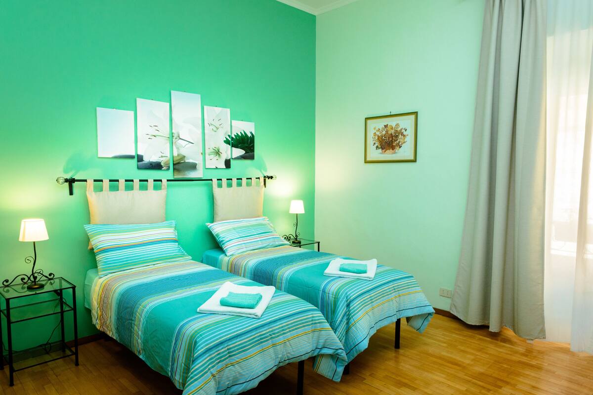 Quarto casal ou duplo | Roupas de cama premium, berços grátis