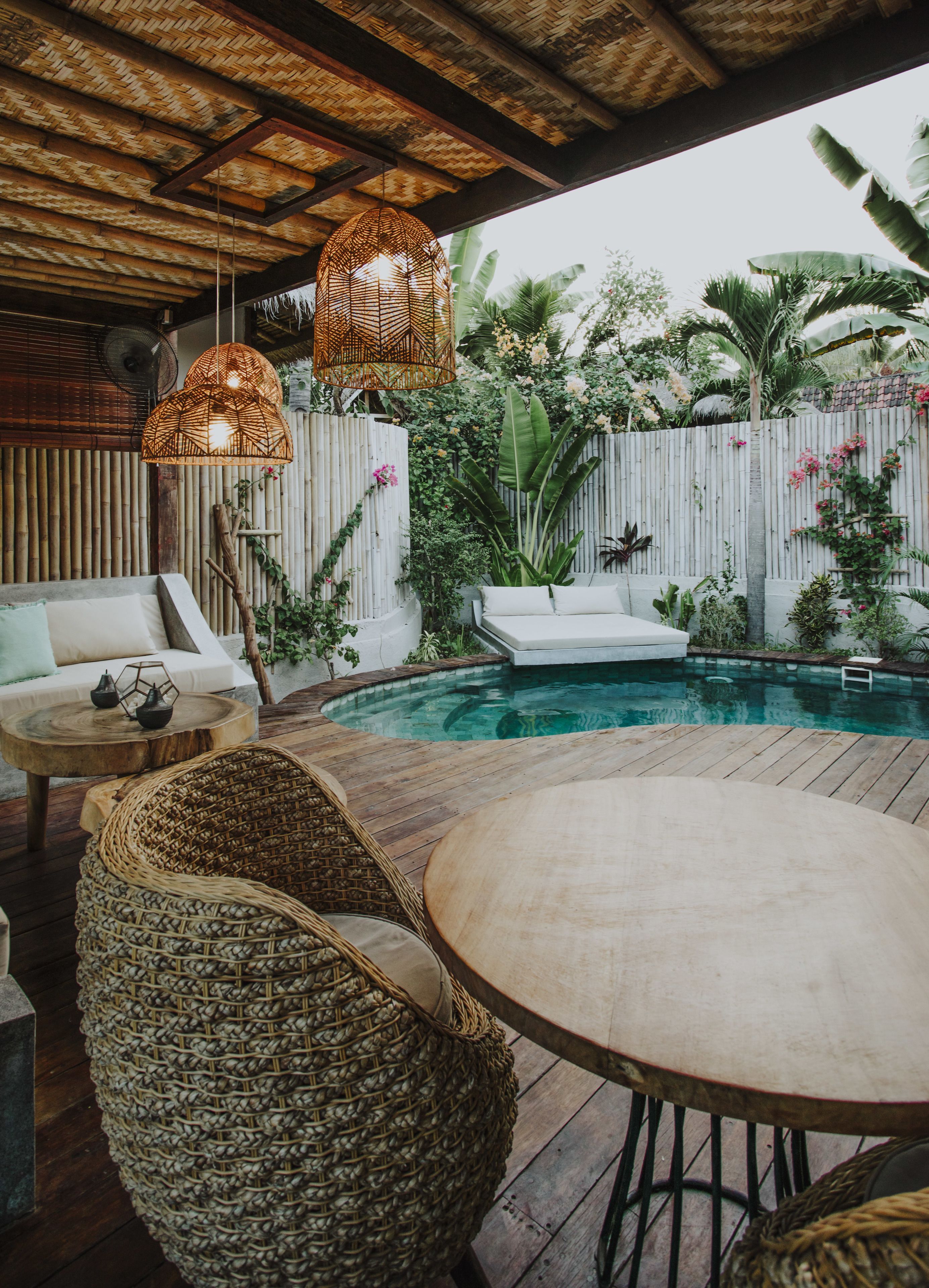 romantic villa, 1 king bed | living area | flat-screen tv