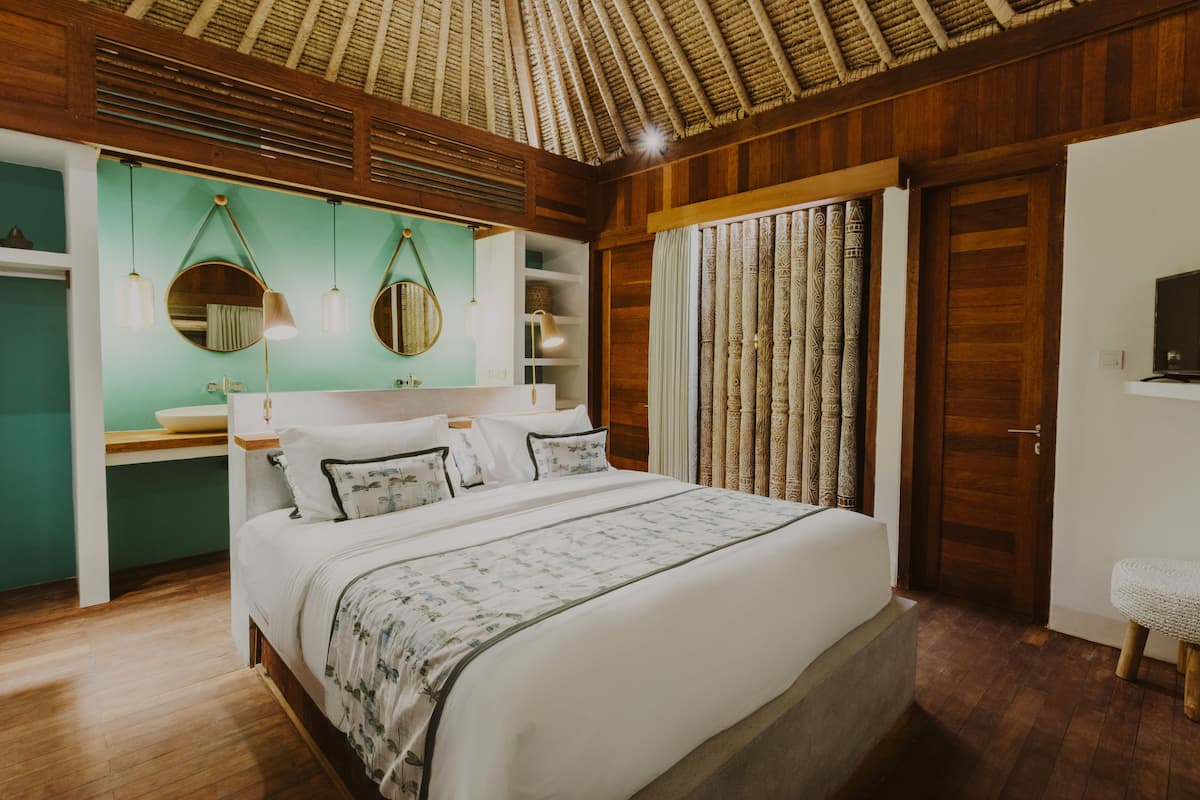 romantic villa, 1 king bed | 1 bedroom, minibar, in-room safe, desk