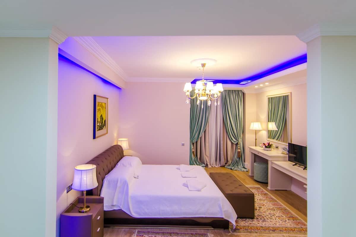 Junior Suite | 1 bedroom, minibar, in-room safe, desk