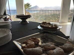 包每日自助早餐