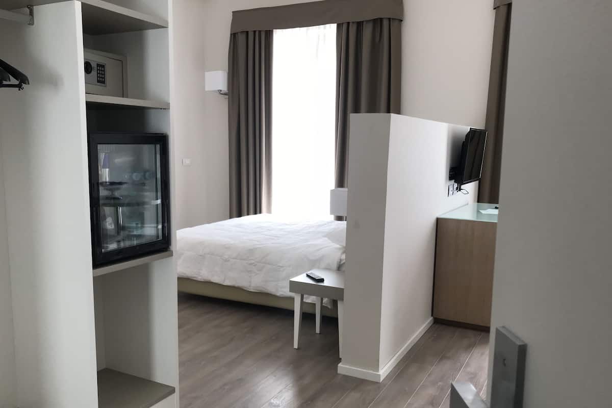 Superior Double or Twin Room | In-room safe, desk, blackout drapes, cribs (surcharge)