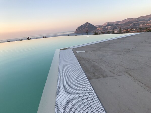 Seasonal outdoor pool, an infinity pool