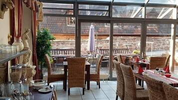 Päivittäinen buffetaamiainen (18.50 EUR per henkilö)