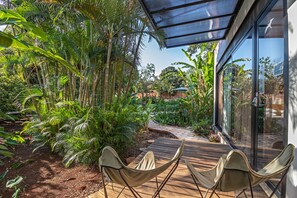 Design Bungalow, 1 Bedroom, Accessible, Garden View | Terrace/patio - Suítes no Quintal (Brotas)