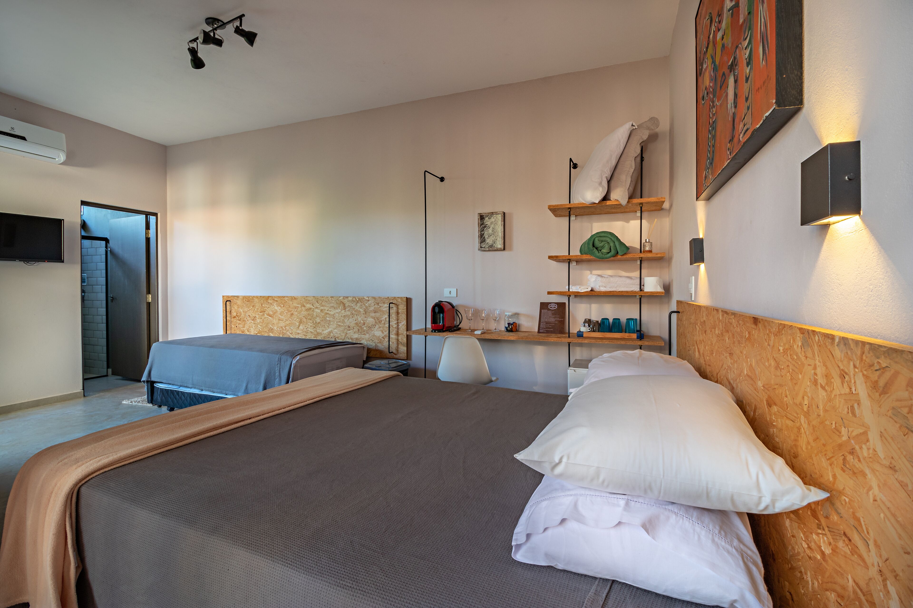 Bangalô design, 1 quarto, acessível, vista para o jardim | Frigobar, cortinas blackout, Wi-Fi de cortesia, roupa de cama