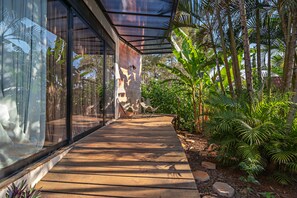 Design Bungalow, 1 Bedroom, Accessible, Garden View | Terrace/patio - Suítes no Quintal (Brotas)