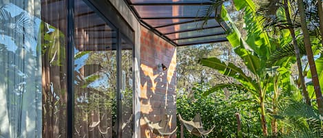 Design Bungalow, 1 Bedroom, Accessible, Garden View | Terrace/patio