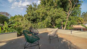 Design Bungalow, 1 Bedroom, Accessible, Garden View | Terrace/patio