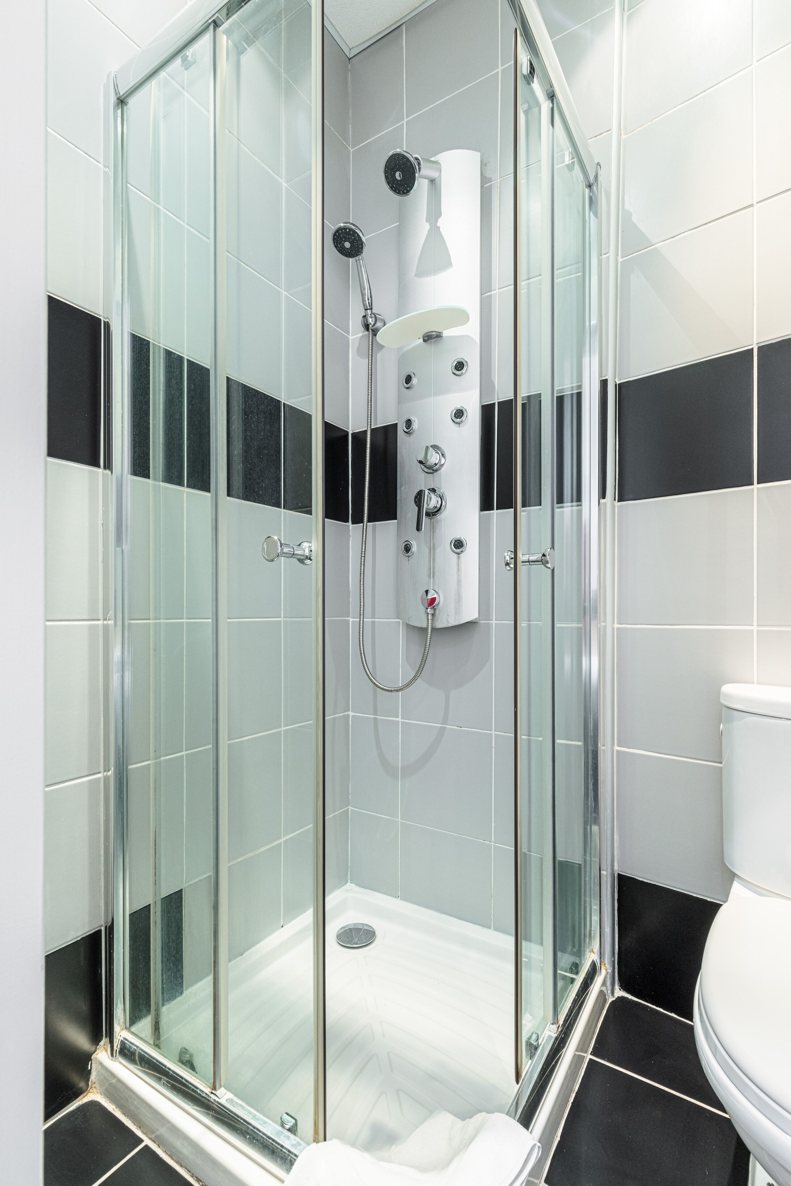 Photo - Modern Waikiki Hotel