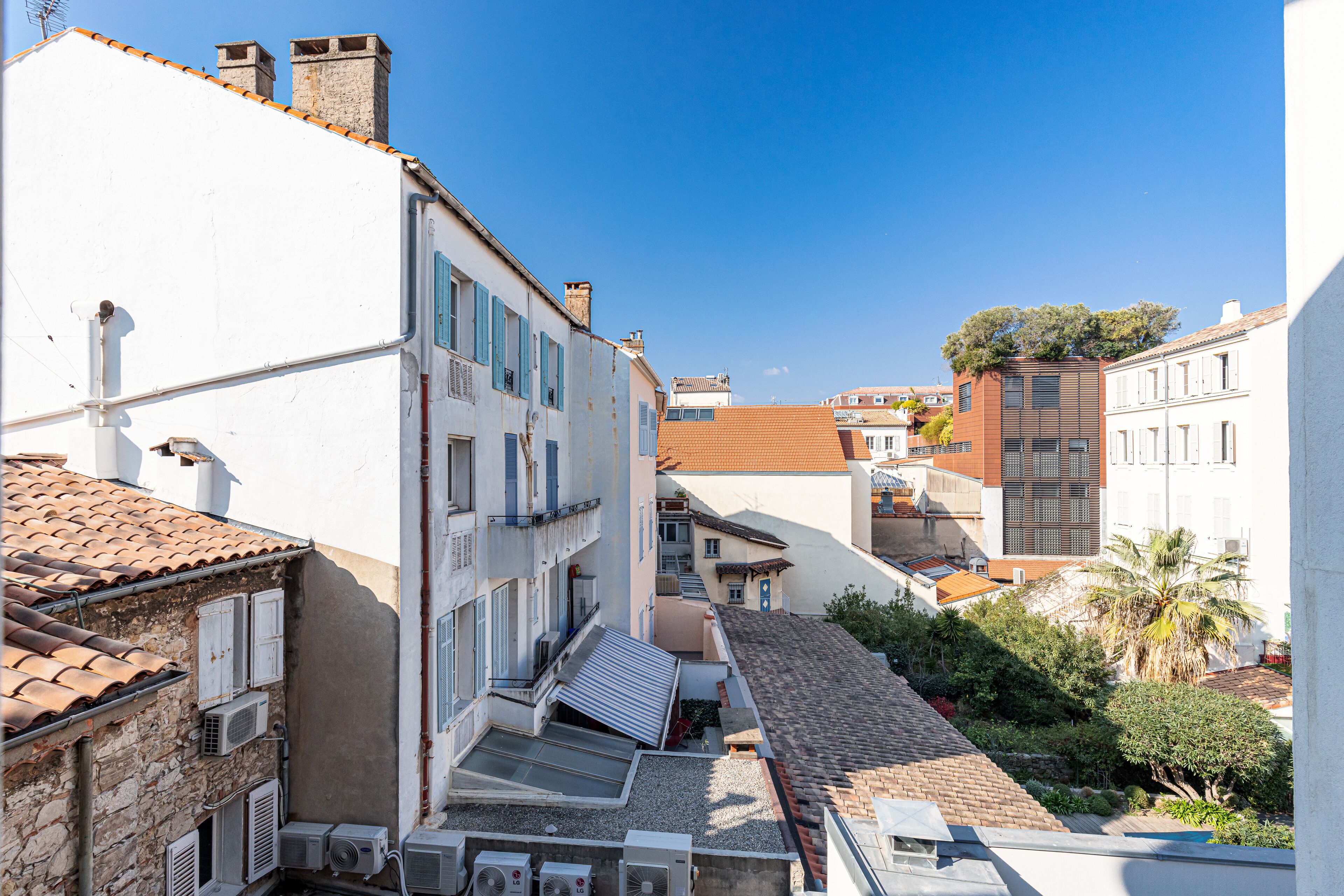 Photo - Modern Waikiki Hotel